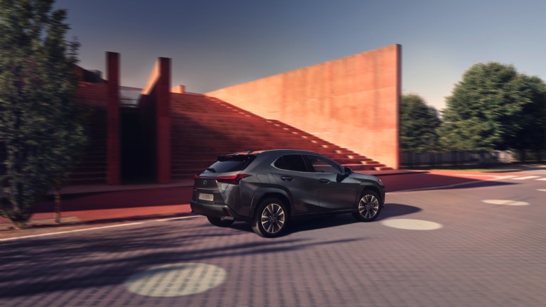 Lexus UX 300e - 2
