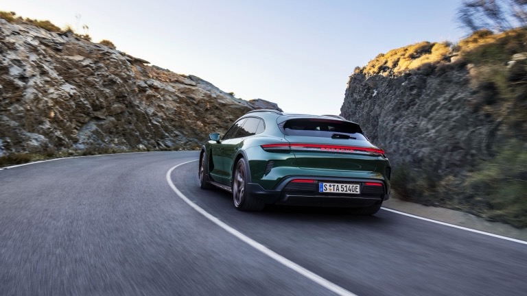 Porsche Taycan Turbo S Cross Turismo - 2